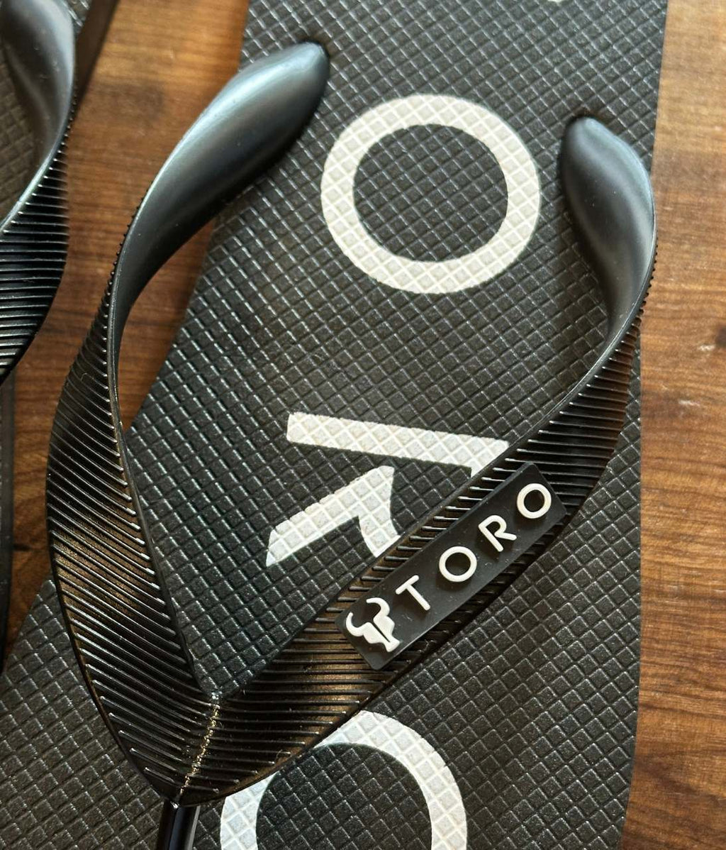 Chinelo Toro Escrita