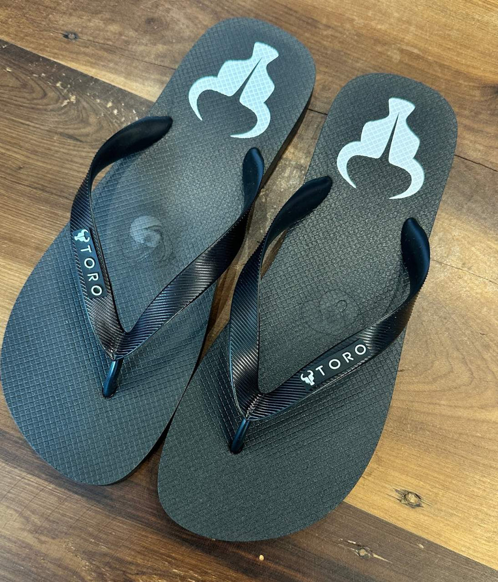Chinelo Toro Logo preto