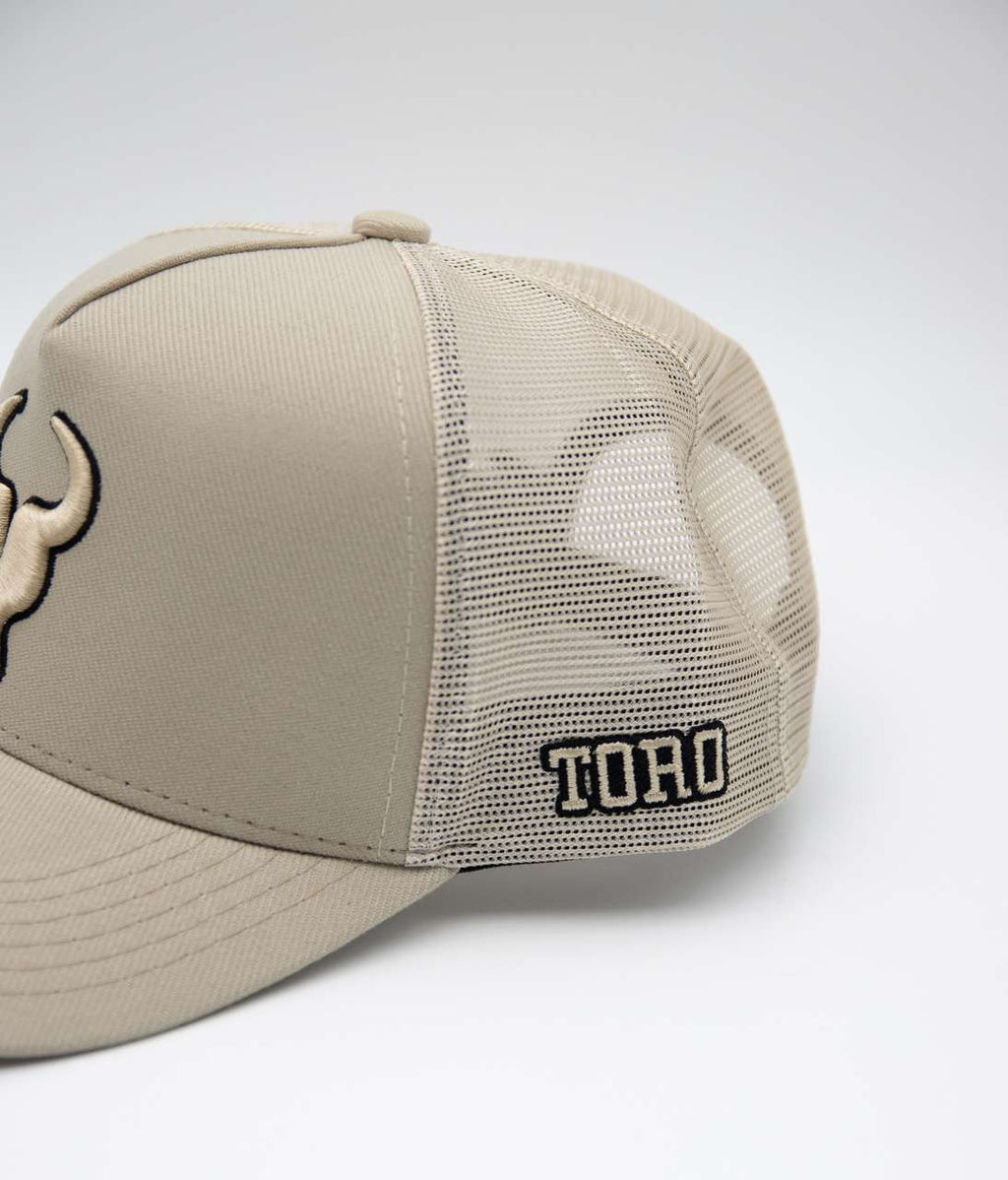 Boné Toro Bege Bordado
