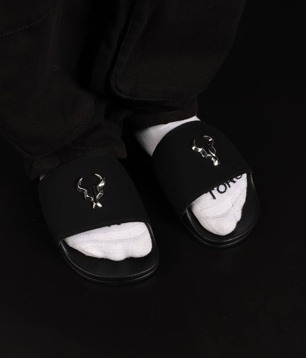 Chinelo Toro Slide Preto Hades Nobuck com aviamento prata