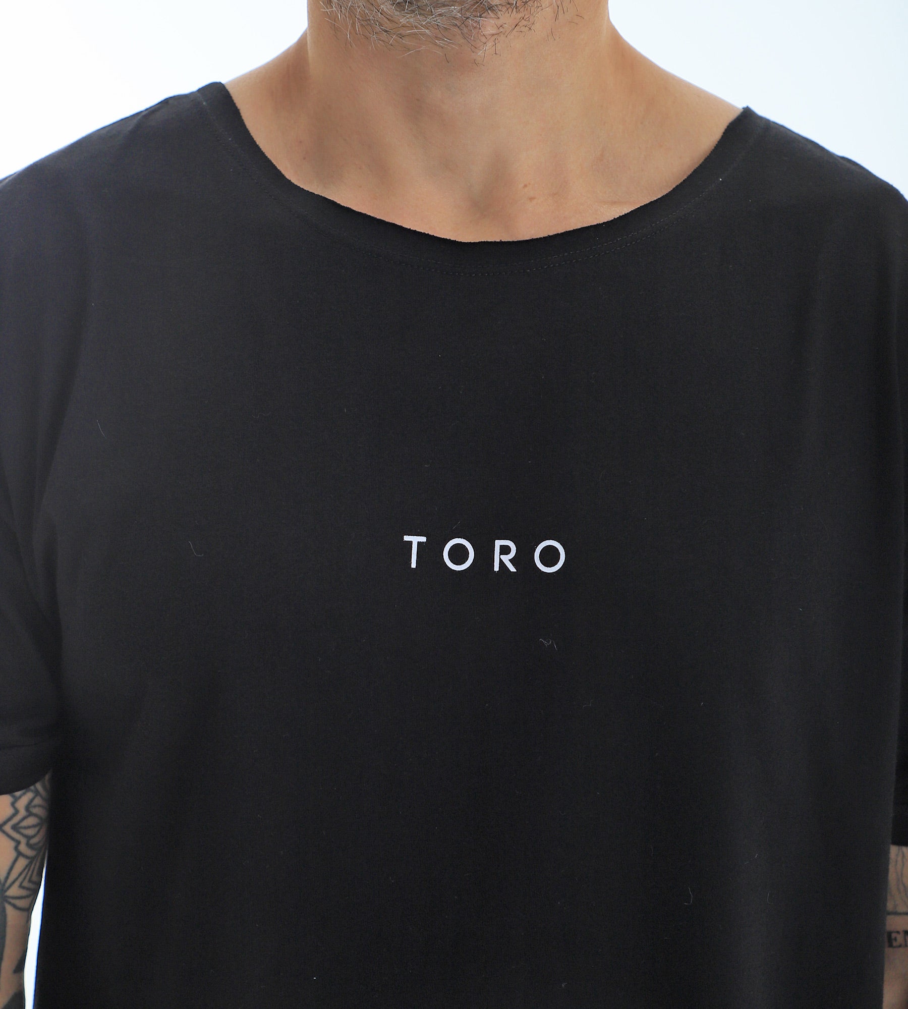 T-Shirt Toro Longline Preto